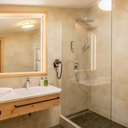 Hotel Tyrol Am 4*
