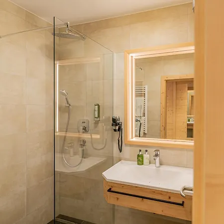 Hotel Tyrol Am 4*